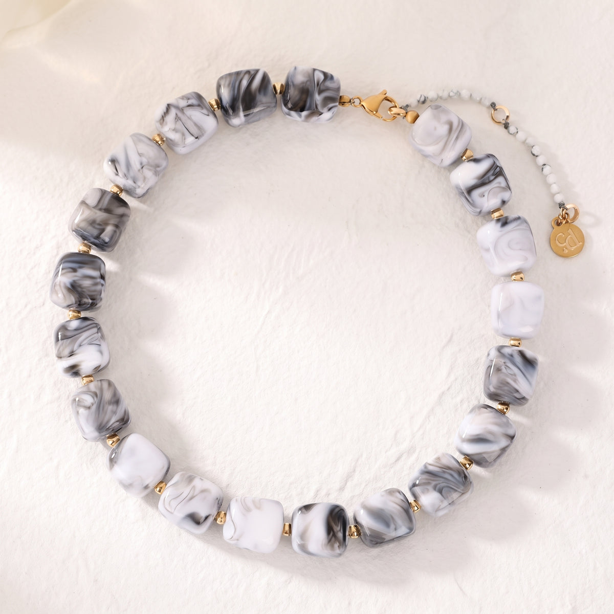 Collier à perles carrées épaisses marbré