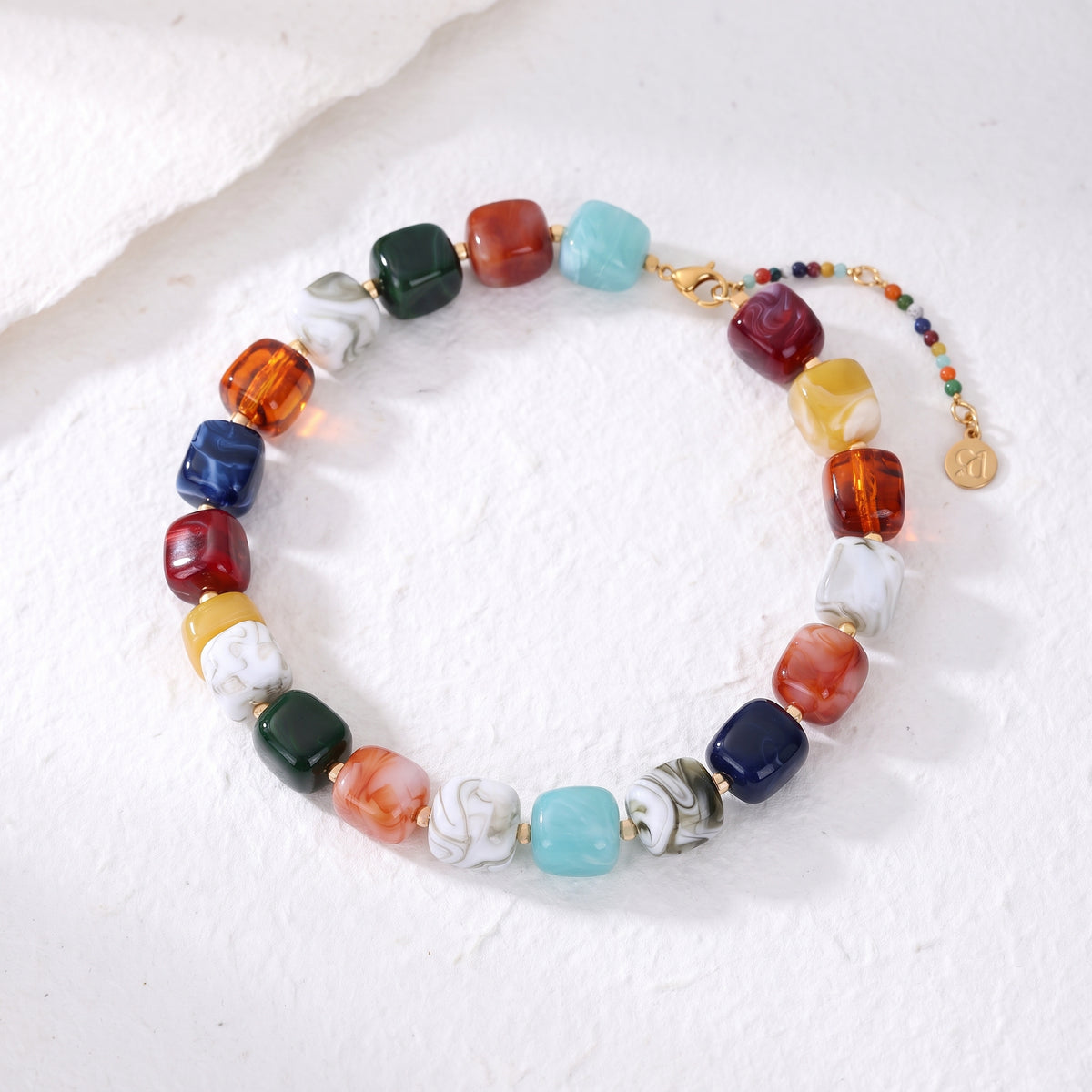 Collier à perles carrées épaisses arc-en-ciel