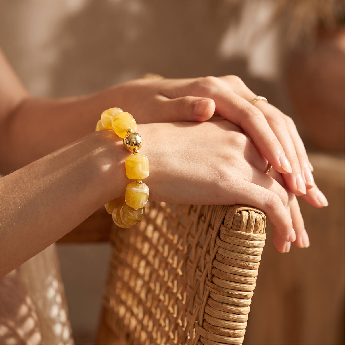 Bracelet chunky couleur miel ensoleillé
