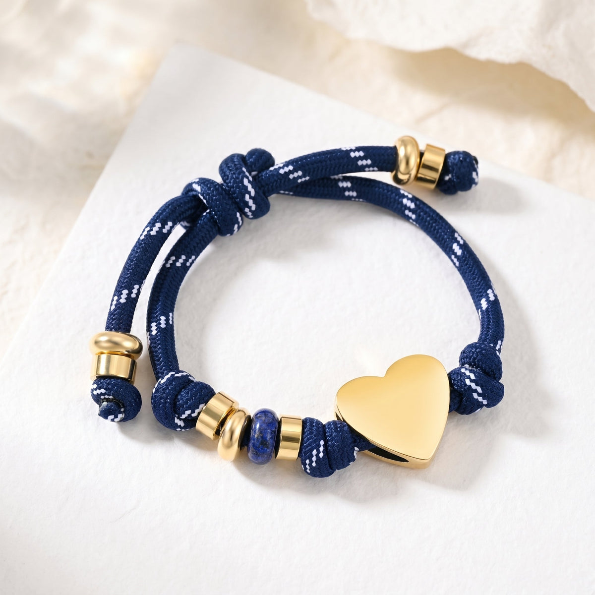 Bracelet en corde « nœud d’amour »