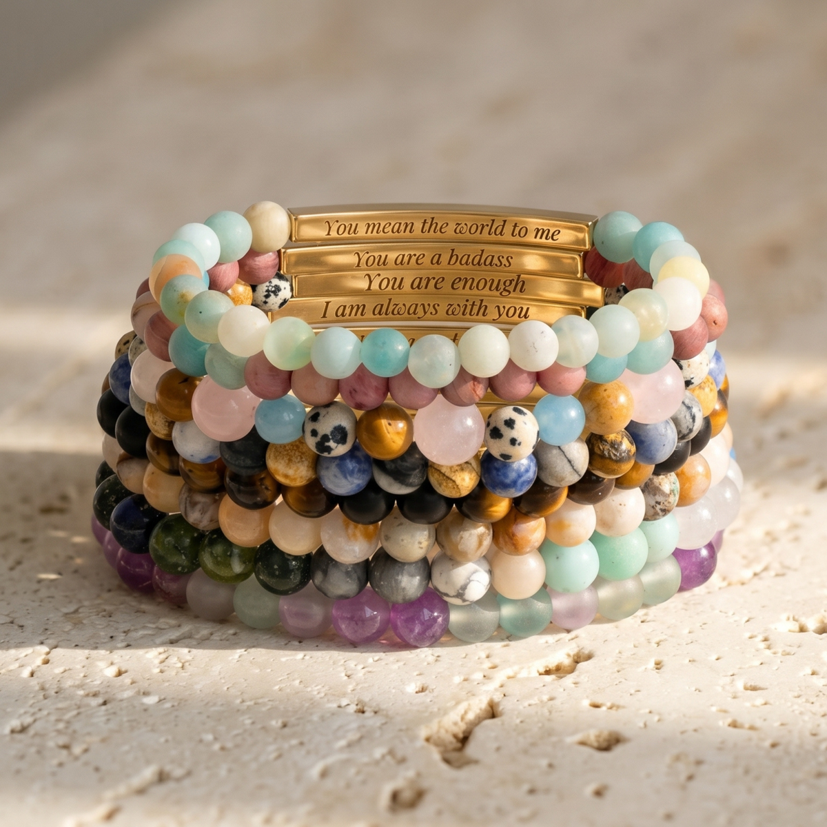 Bracelets en pierre à message secret