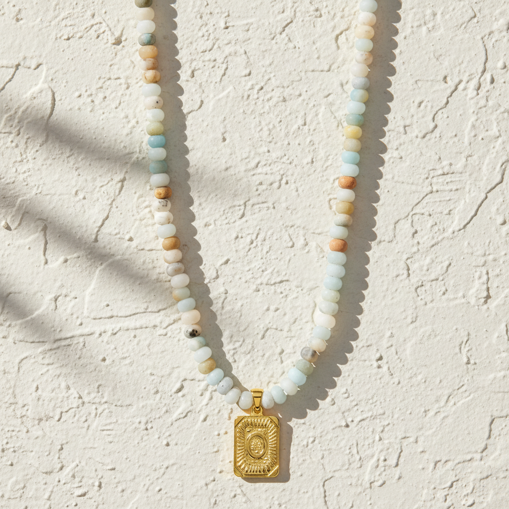 Collier pendentif lettre initiale en amazonite