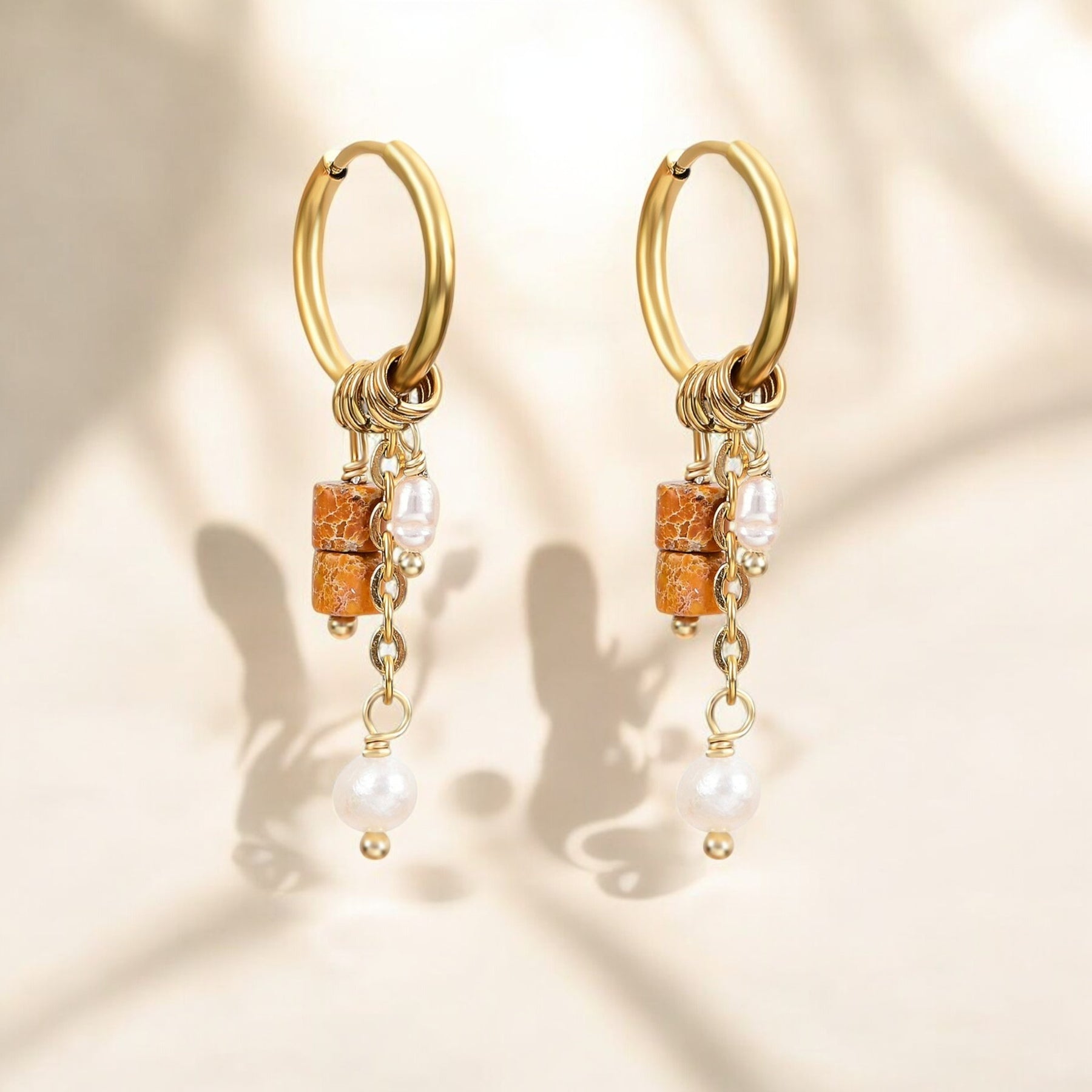 Boucles d'oreilles en forme de goutte avec un anneau en rouille dorée