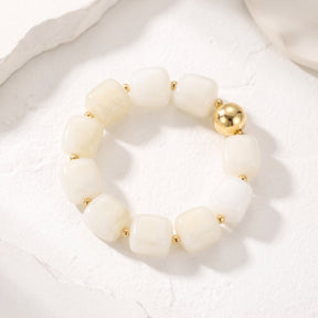Bracelet épais en ivoire éclairé par la lune