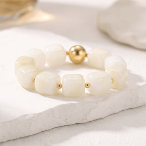 Bracelet épais en ivoire éclairé par la lune