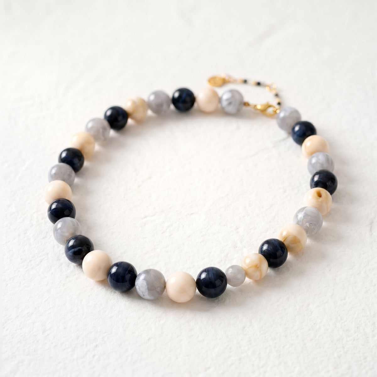 Collier gris épais à perles