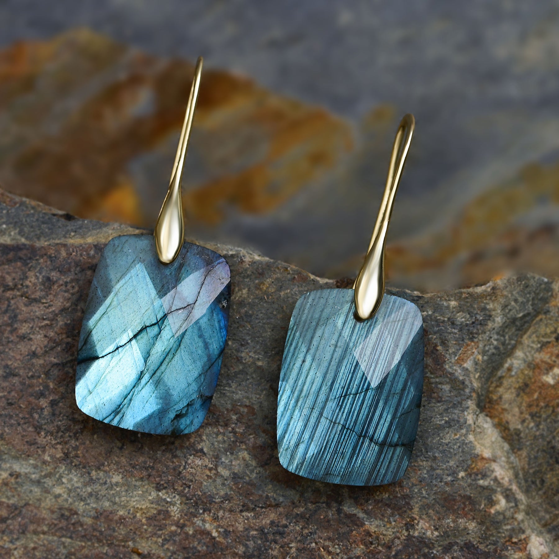 Boucles d'oreilles créoles à orbe tachetée Crimson Orbit