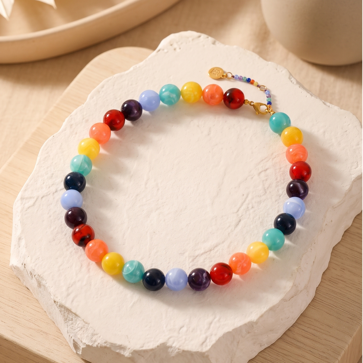 Collier à perles arc-en-ciel épaisses