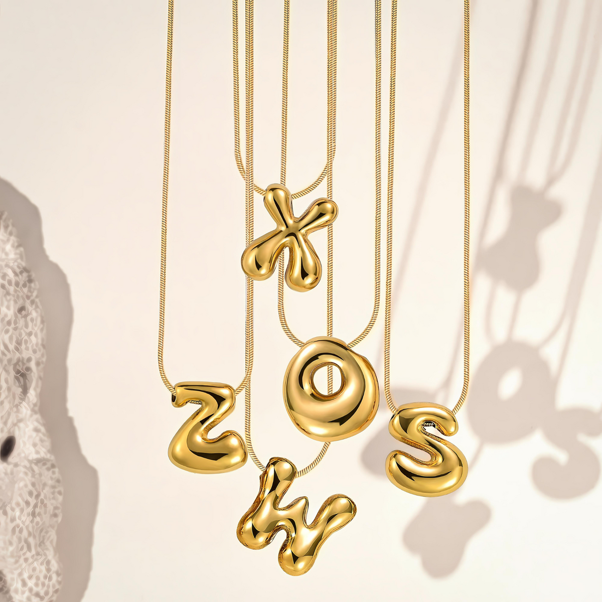 Collier initial lettre bulle éclat doré