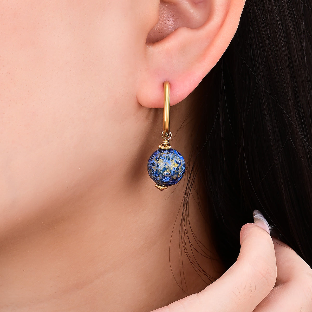 Boucles d'oreilles créoles Sphère mouchetée Ciel de saphir