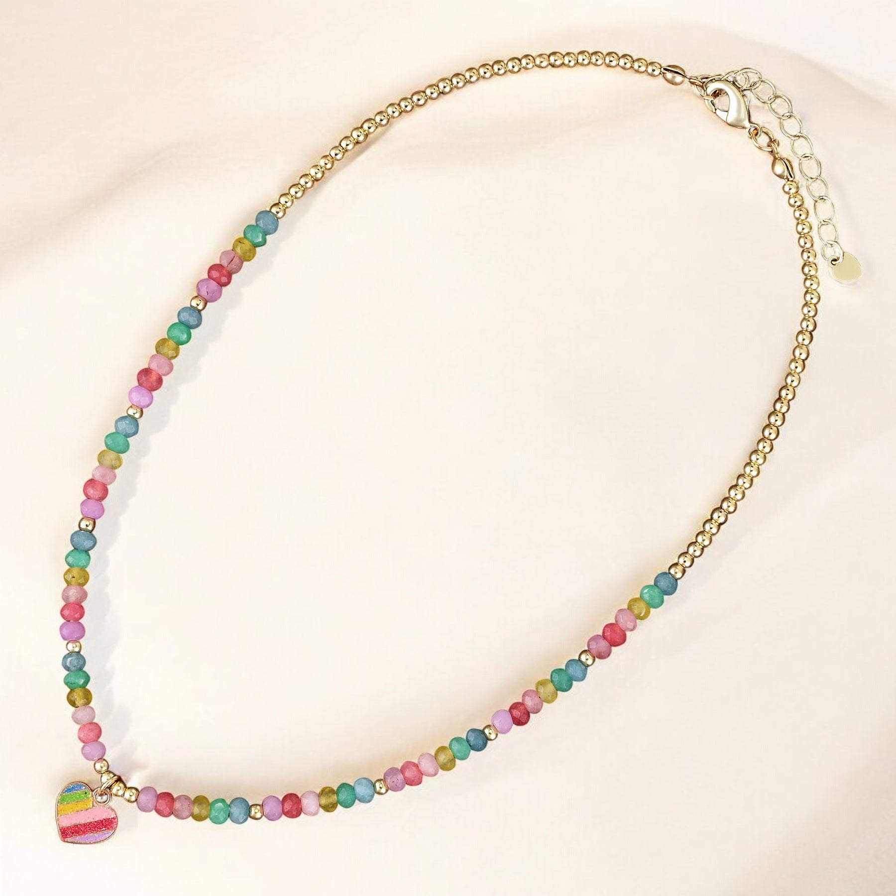 Collier en forme de cœur pastel