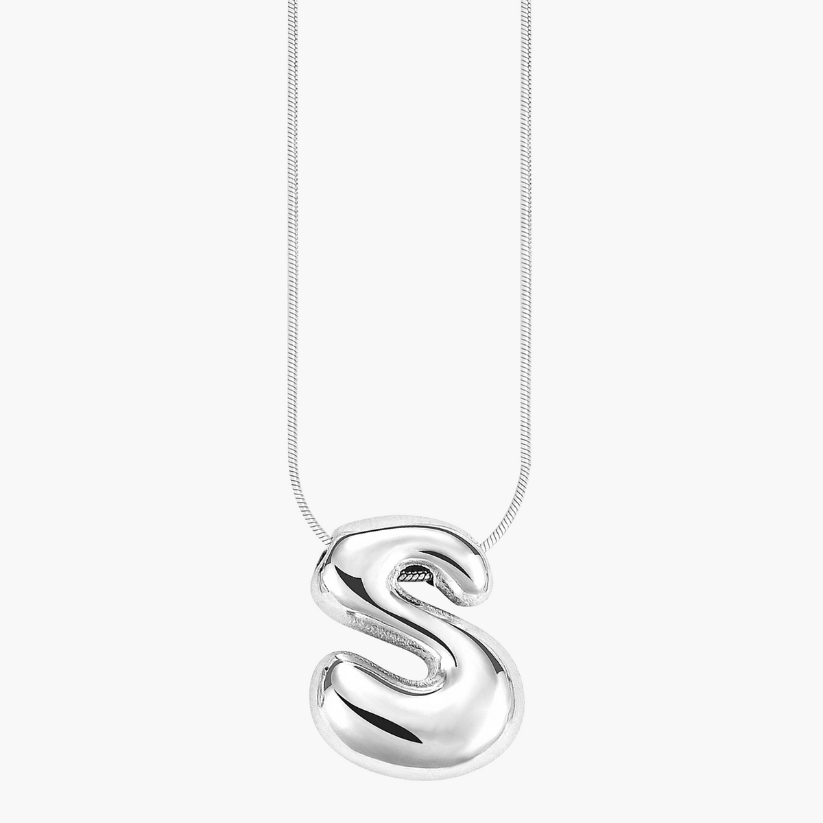 Collier initial en lettres bulles à éclat argenté