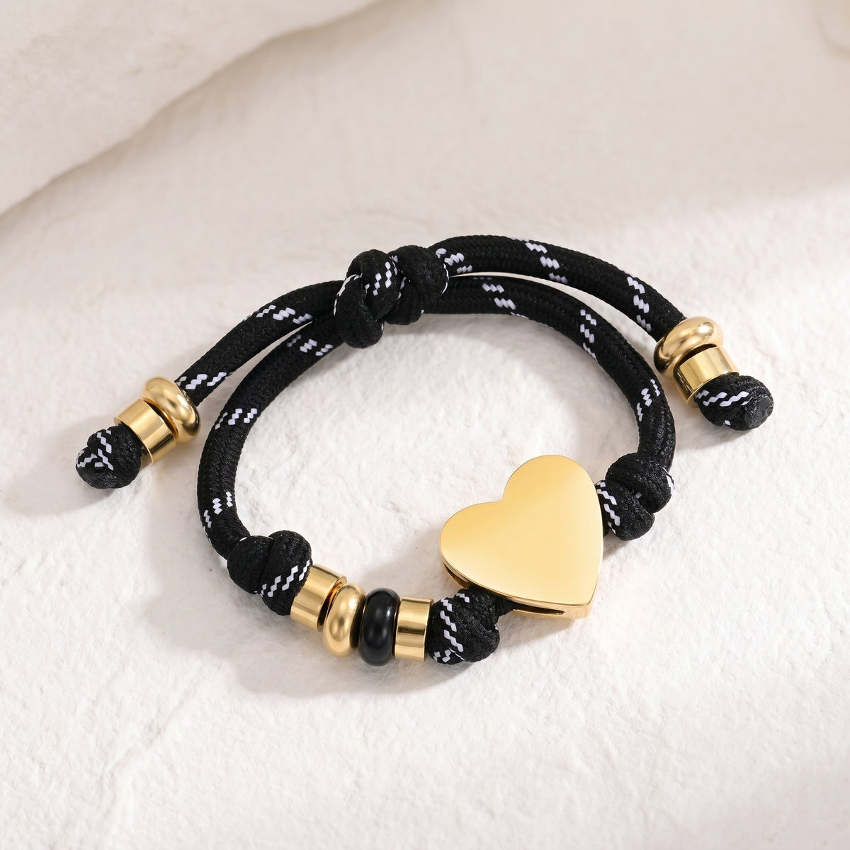 Bracelet en corde « nœud d’amour »