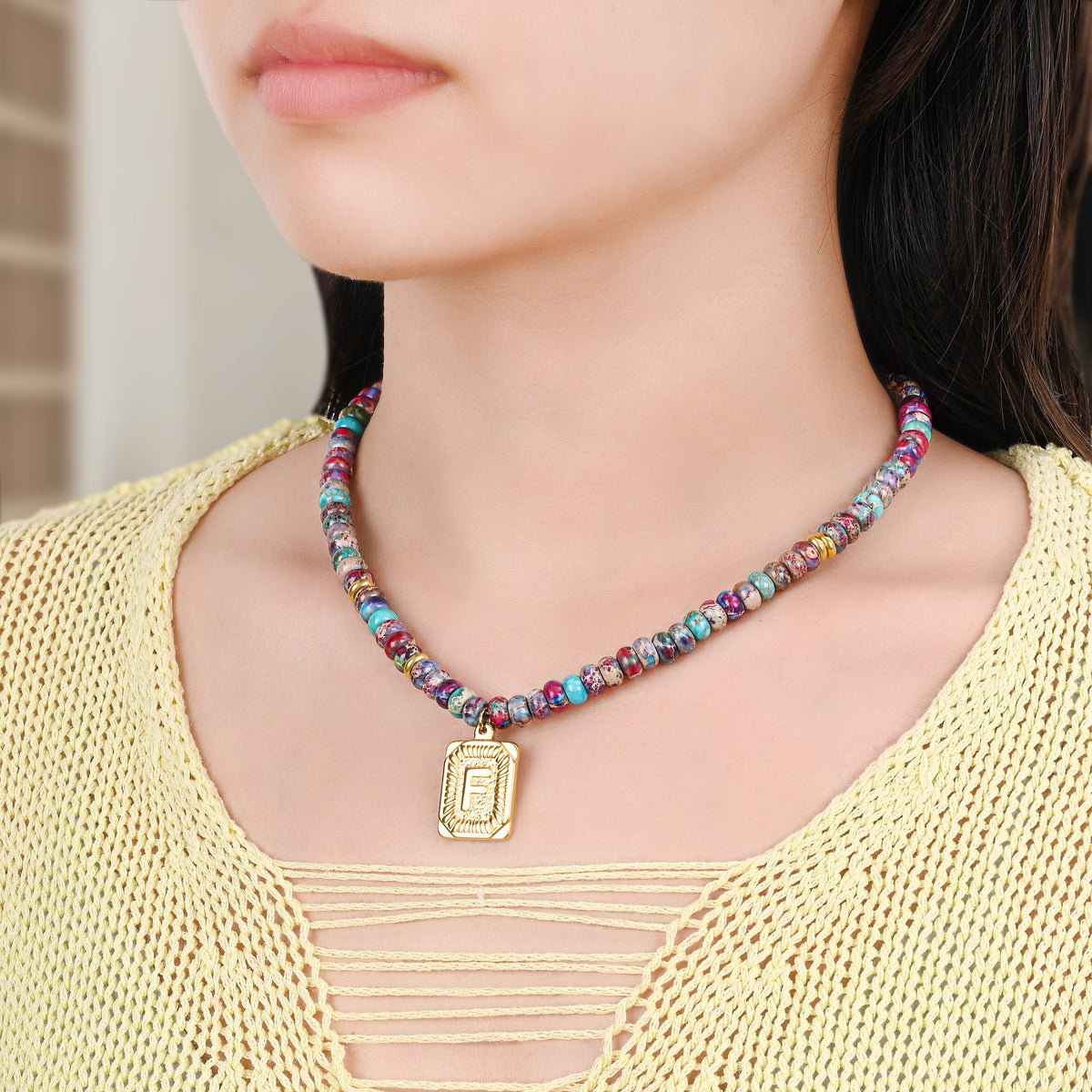 Collier lettre en jaspe impérial bleu