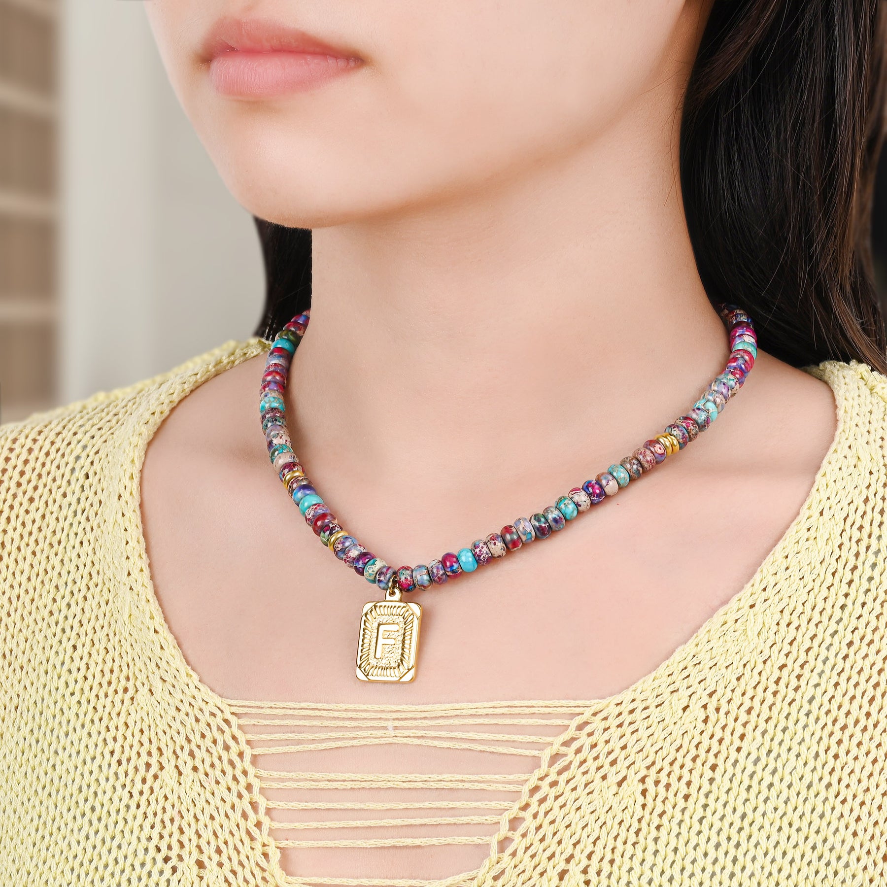 Collier lettre en jaspe impérial bleu