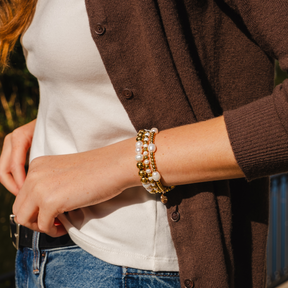 Ensemble de bracelets en perles d'eau douce dorées