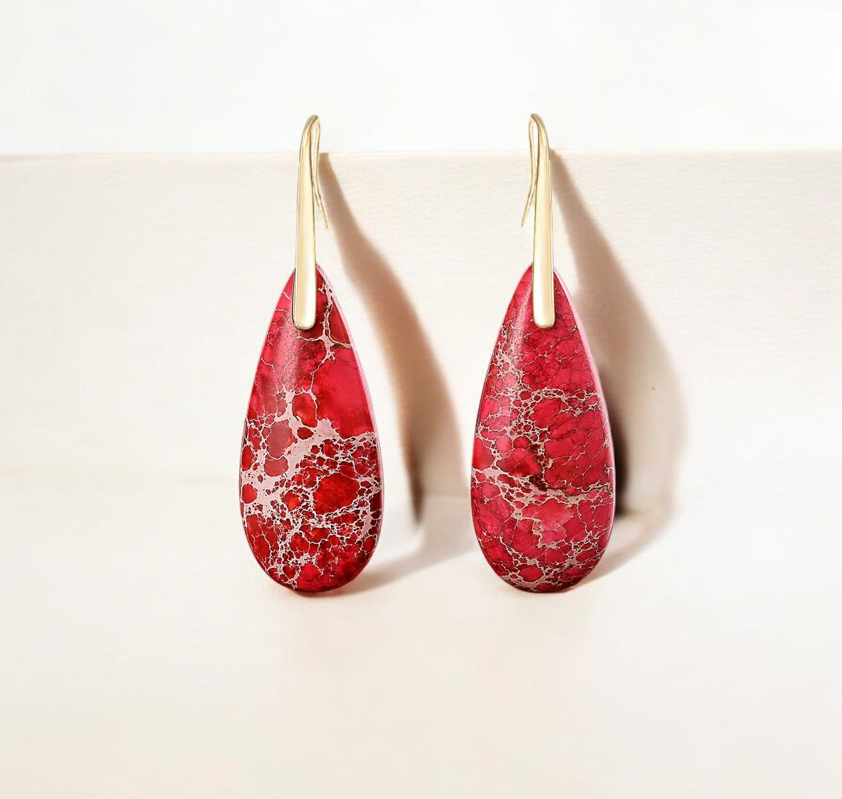 Boucles d'oreilles en forme de larme en jaspe impérial rouge